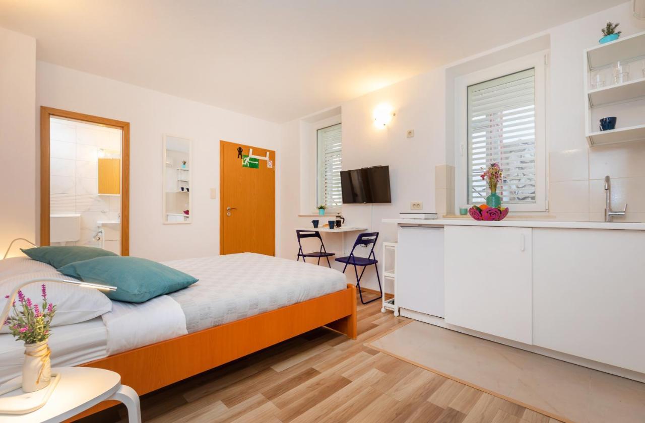 Apartament Bis 1 & 2 *